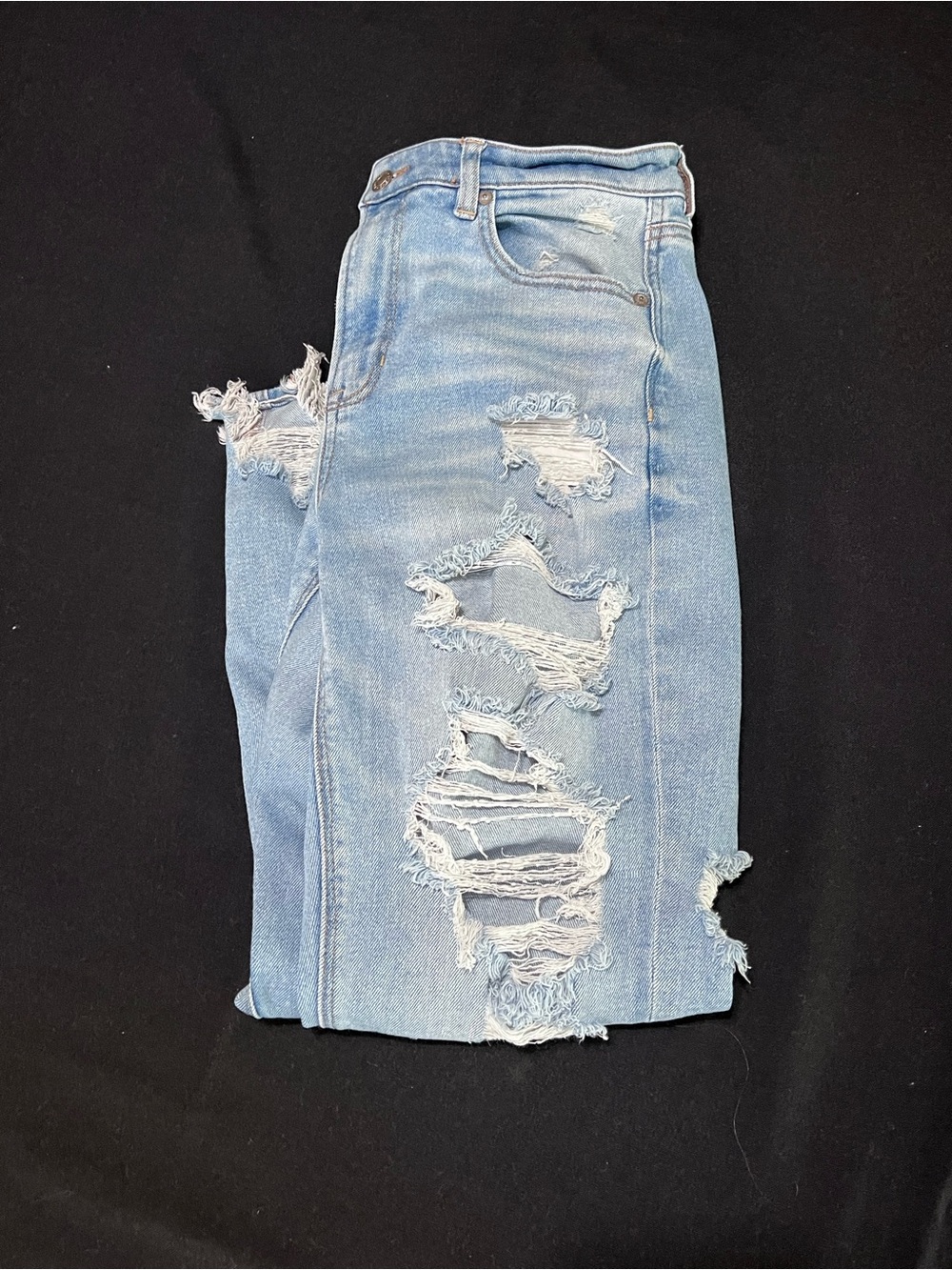 American Eagle Outfitters Light Blue Distressed jeans